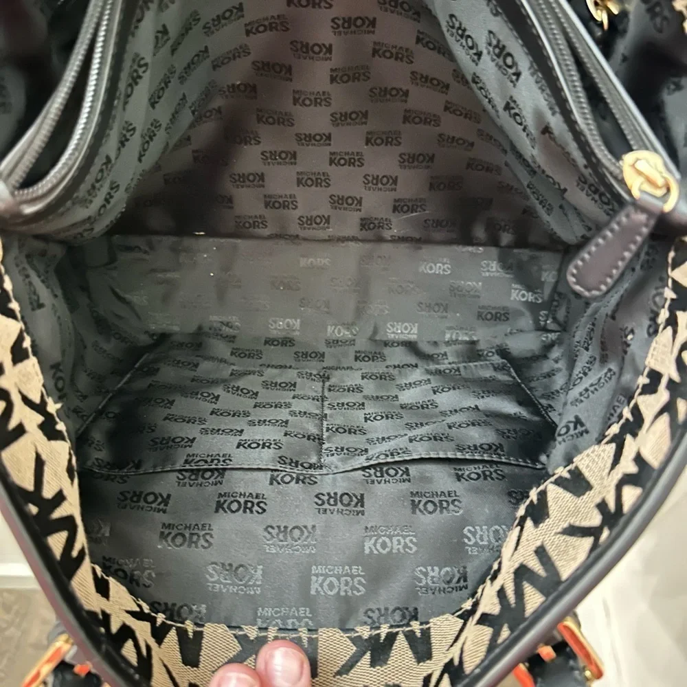 MICHEAL KORS Jet set black-tan medium logo  signature print tote shoulder bag